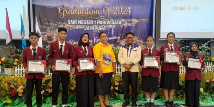 Kadis Pendidikan Prov. Papua Hadiri Acara Penamatan Dan Perpisahan Di SMK 1 Pariwisata Jayapura