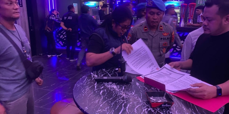 Sat Narkoba Polresta Amankan Puluhan Botol Miras Di THM Entrop