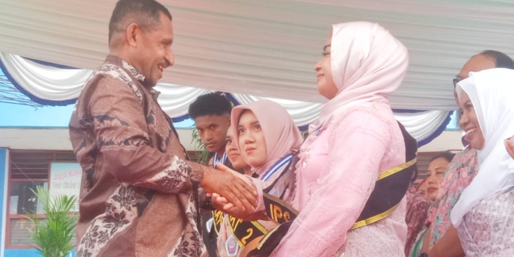 Ratusan Siswa SMA Negeri 2 Jayapura Tahun 2023/2024 Lulus 100%, Ini Harapan Kepsek SMAN 2 Jayapura