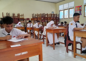 Tak Punya Komputer Lengkap, 441 Siswa Kls IX Di SMP 9 Hamadi UAS Secara Offline Tahun 2024