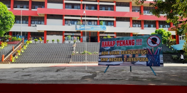 Hari Pertama UAS Di SMP N 1 Jayapura, Berjalan Lancar Tanpa Gangguan Internet Dan Kelistrikan