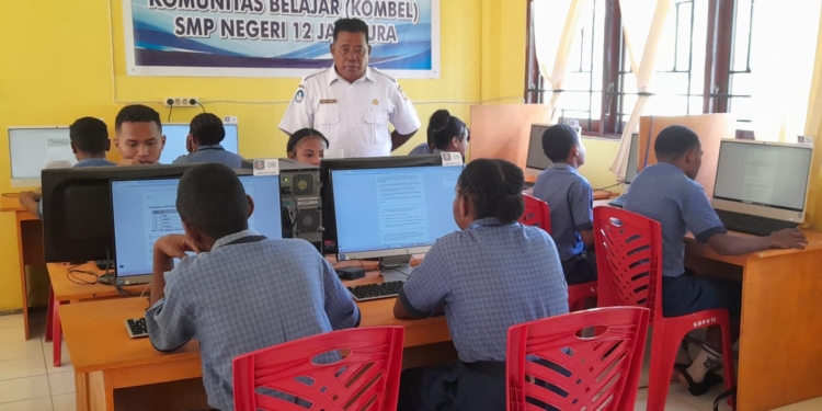 Tonix Majore Tumeno : 97 Persen Peserta UAS SMP 12 Angkasa OAP