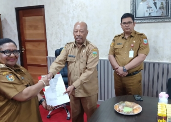 Pj Gubernur Tunjuk Barnabas Habel Yoteni Jabat Plh Sekwan DPRP Tengah, Ini Tugasnya…