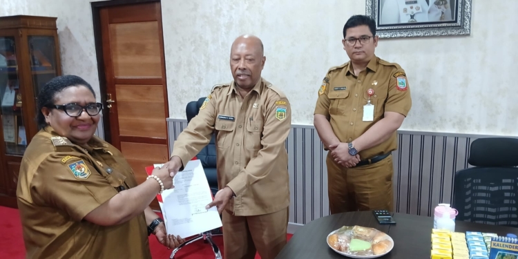 Pj Gubernur Tunjuk Barnabas Habel Yoteni Jabat Plh Sekwan DPRP Tengah, Ini Tugasnya…