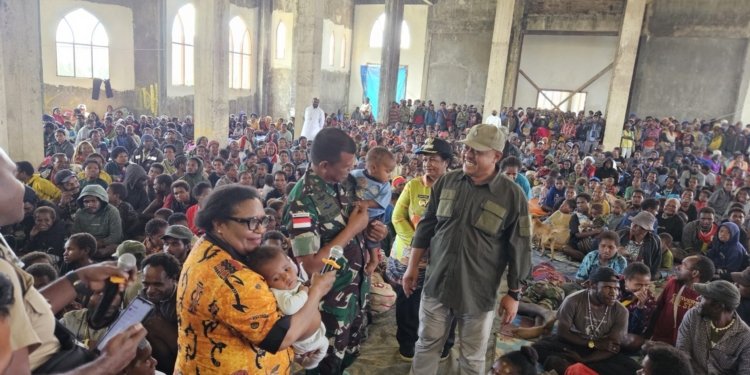 Kunjungi Pengungsi di Bibida, Pj Gubernur Papua Tengah Pastikan Masyarakat Diperhatikan