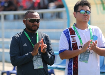 Yan Mandenas Resmi Jadi Presiden Klub PSBS Biak