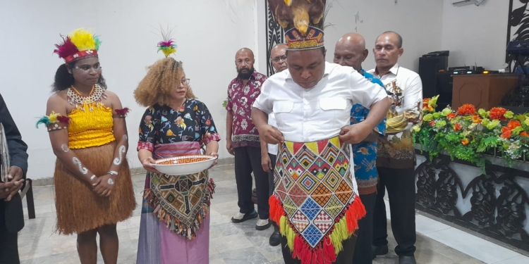 Dr. Roy E. F. Wayoi Jabat Ketua Ikatan Keluarga Serui Laut Se-Jayapura Periode 2024-2027