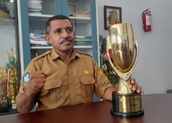 Yan Ayomi : Keberhasilan Siswa Menjuarai Futsal Piala Bupati Mimika Tak Lepas Dari Peran Serta Orangtua