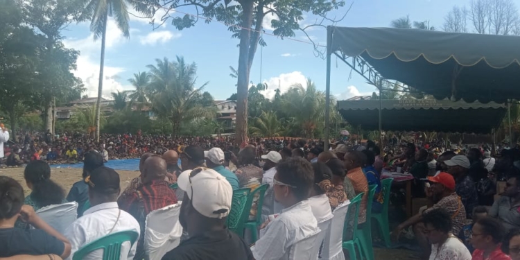 Gelar Ibadah Syukur di Nabire, Nenu Tabuni Ajak Masyarakat Puncak Kembali ke Daerahnya