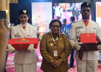 Terima Duplikat Bendera Pusaka Oleh BPIP, PJ Gub Ribka Haluk Merasa Bangga Dan Haru