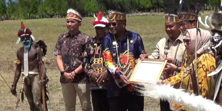 Sandiaga Menteri Pariwisata Pertama Yang Menghadiri FBLB