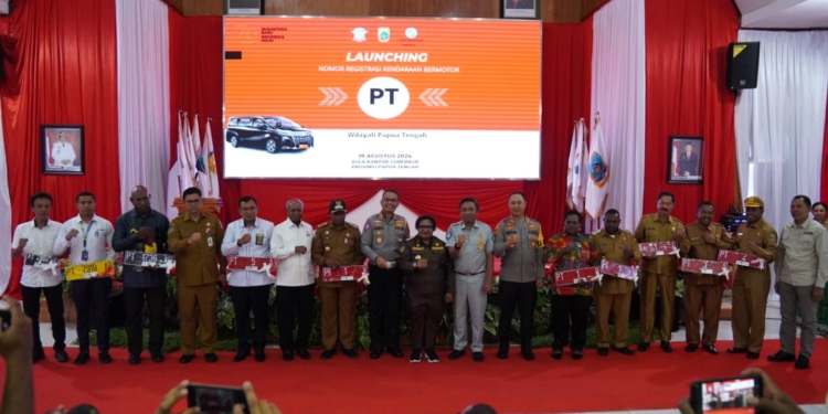 Pemprov Papua Tengah LakukanTandatangan NPHD dan Lauching Palt Nomor Kendaraan Bermotor PT