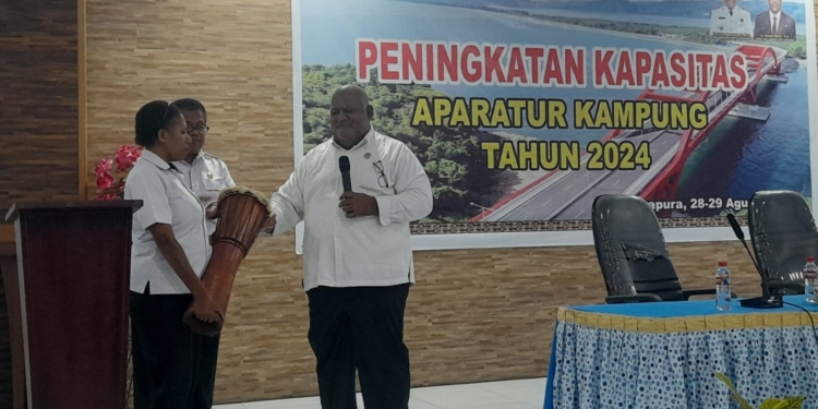 Perbaikan Pengelolaan Dana Desa, DPMK Kota Jayapura Laksanakan Peningkatan Kemampuan Aparatur Kampung Se Kota Jayapura Thn 2024