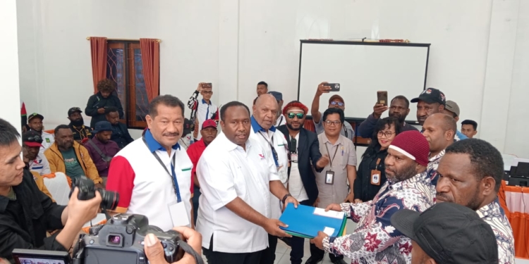 Dua Pasangan Calon Bupati Jayawijaya Mendaftar di KPU