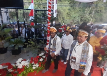 Usai Deklarasi, Pasangan Pekey-Mansur Mendaftar Ke KPU Kota Jayapura Bersama Pendukungnya