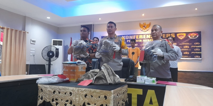 AJW Seorang Nelayan Di Hamadi Ditangkap Polisi Karena Membawa 2,5 Kilogram Narkotika Jenis Ganja