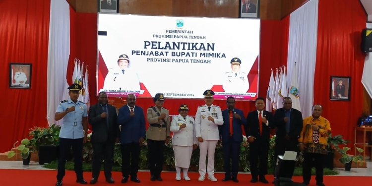 PJ Gubernur Ribka Haluk Lantik Valentinus PJ Bupati Mimika