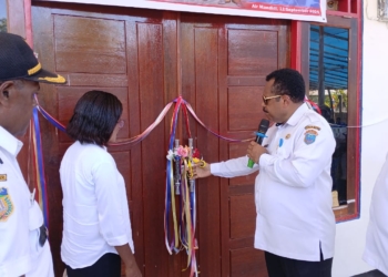 Resmikan Gedung Balai Kampung Air Mandidi, Ini Pesan Dan Harapan Sekda Nabire