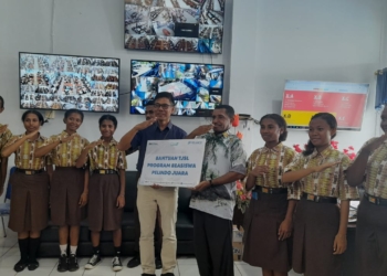 Siswa SMAN 2 Jayapura Terima Bantuan Beasiswa Lewat Program PELINDO JUARA