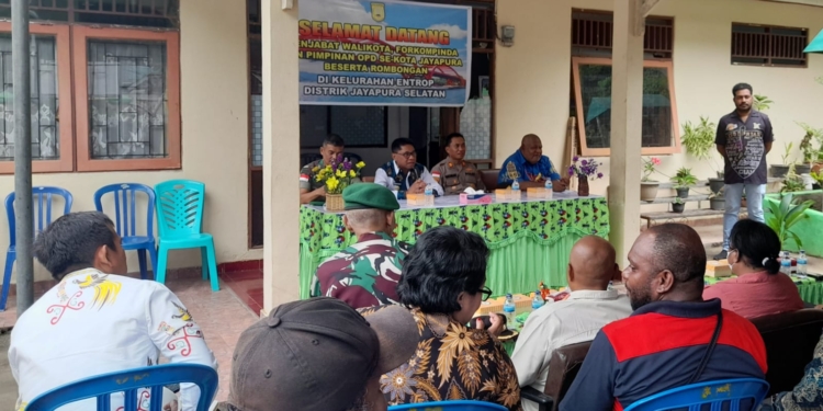 Datang di Numbay dan Entrop, Penjabat Walikota Dengar Berbagai Curhat Warga Sekitar
