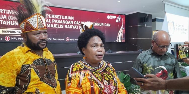 MRP Papua Resmi Menyerahkan Hasil Verval Keaslian OAP Balon Gub Papua Kepada KPU Papua