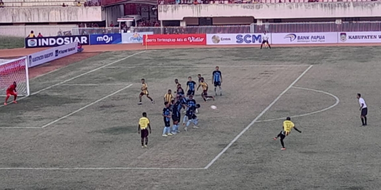 Gol Tunggal Ezechiel Ndousel, Bawa Persela Menang Atas Persewar Waropen