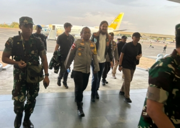 Pilot Philip Mark Mehrtens Transit di Bandara Sultan Hasanuddin Sebelum Bertolak ke Jakarta