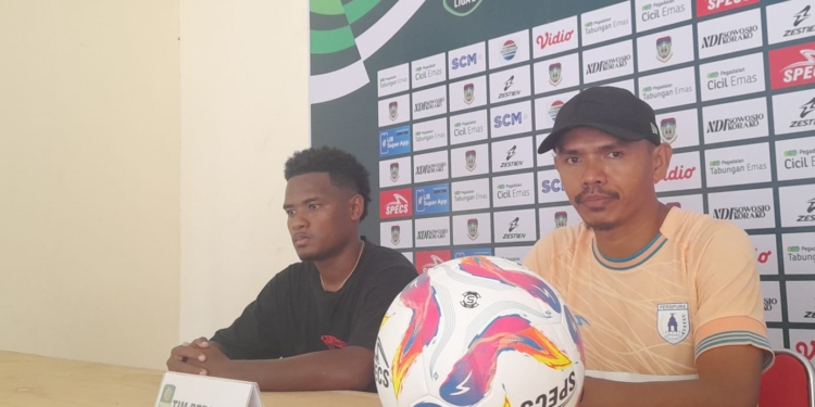 Ricardo Salampessy Berharap Pemain Asing Rekrutan Manajemen Bisa Gabung Saat Lawan Persela