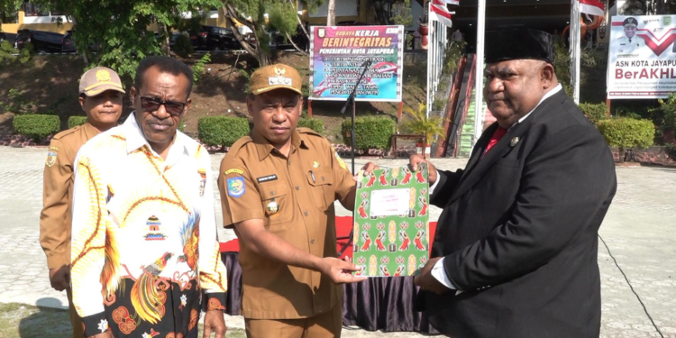 Evert N. Meraudje Jabat Plh Sekda Kota Jayapura Ganti Frans Pekey,MSi