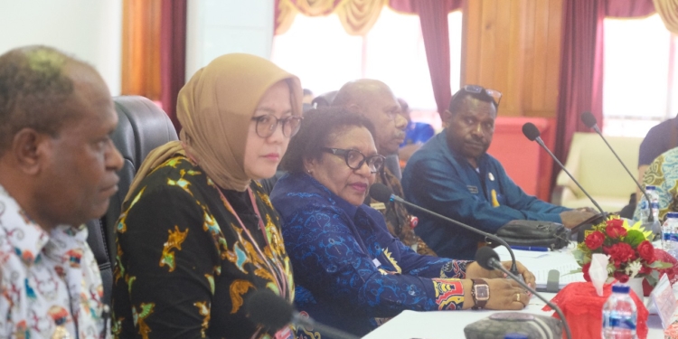 PJ Ribka Halluk Pimpin Rapat Bahas Polemik Penegasan Batas Wilayah Mimika, Dogiyai, Deiyai.