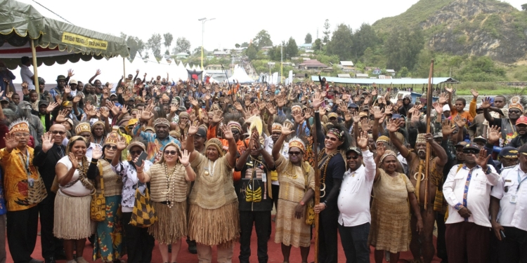 Festival Danau Paniai Resmi Dibuka, Ini Harapan PJ Gub Papua Tengah