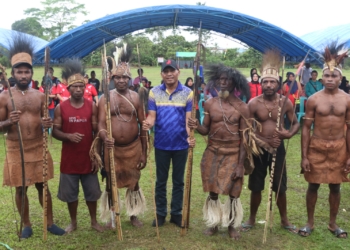 Benhur Tomi Mano Komitmen Perhatikan Distrik Yapsi, Infrastruktur Jalan Hingga Pendidikan