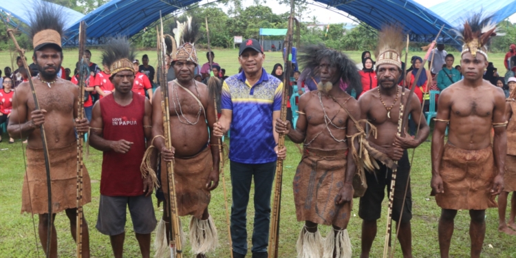Benhur Tomi Mano Komitmen Perhatikan Distrik Yapsi, Infrastruktur Jalan Hingga Pendidikan