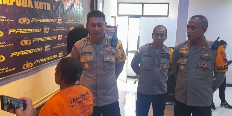 Miliki Ganja 9,6 Kg Seorang IRT Warga Hamadi Tanjung Harus Berurusan Dengan Polisi