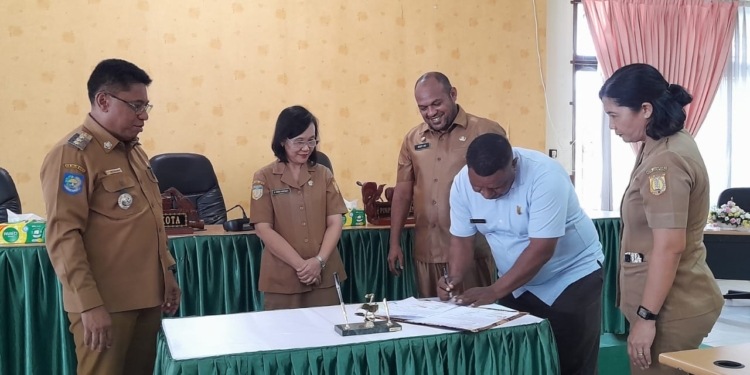 Bobby Awi Resmi Menjabat Sekwan DPR Kota Jayapura