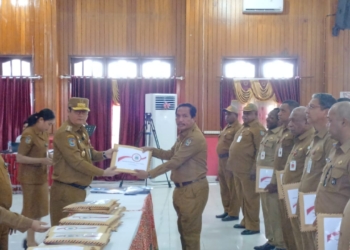 PJ Gubernur Papua Tengah, Anwar Damanik Serahkan DPA-P Tahun 2024 Kepada 22 OPD