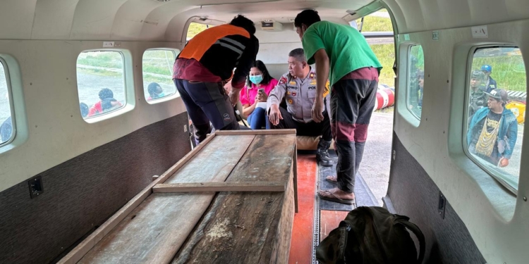 Korban Penembakan KKB di Intan Jaya,  Dievakuasi ke Kab. Mimika