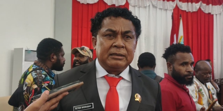 Resmi Dilantik, Peter Worabay : Saya Siap Jalankan Amanah Rakyat