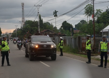 Satgas OMPC II Polda Papua Bersama Masyarakat Kawal Debat Cabup dan Cawabup Kab. DOGIYAI