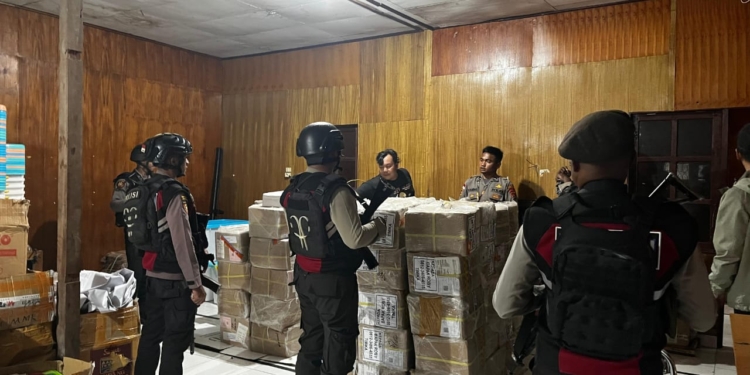 Kedatangan Logistik Surat Suara Pilkada 2024 di Kawal Polres Puncak Jaya Polda Papua