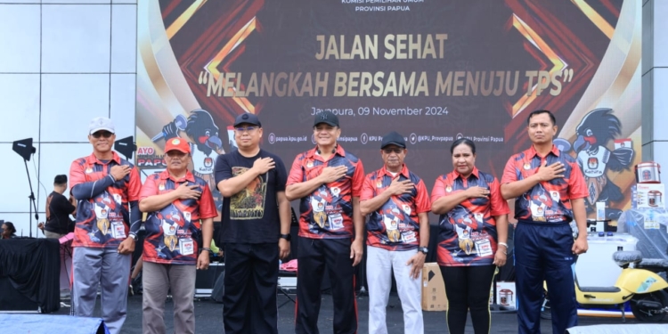 Wakapolda Papua Hadiri Jalan Sehat Dalam Rangka Sosialisasi Cek DPT Online KPU Prov Papua