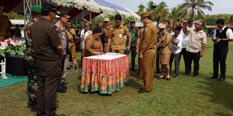 Wujudkan Program Asta Cita, Pemprov Dan 8 Bupati Se-Papua Tengah Teken Tandatangan Komitmen