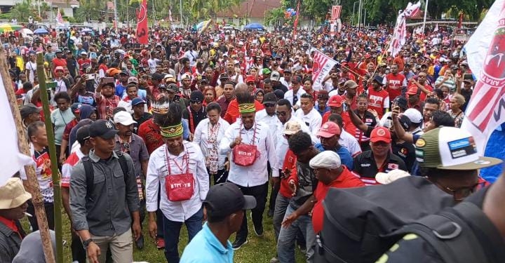 Ribuan Orang Hadiri Kampanye BTM – YB di Serui