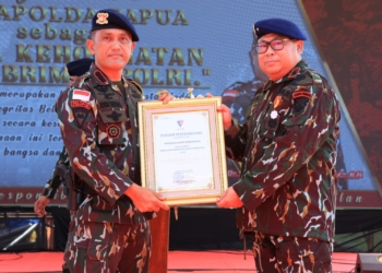 Wakapolda Papua Brigjen Pol. Dr. Faizal Ramadhani Dianugerahi Warga Kehormatan Muda Korps Brimob Polri Pada HUT ke-79 Brimob 2024
