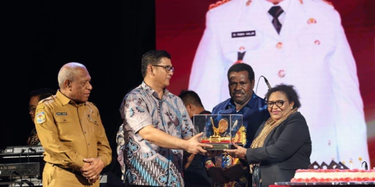 Pesan Mendalam Wamendagri Ribka Haluk : Berikan Kepercayaan, Kaderkan Anak Asli Papua, Jadikan Mereka Tuan Di Negerinya Sendiri