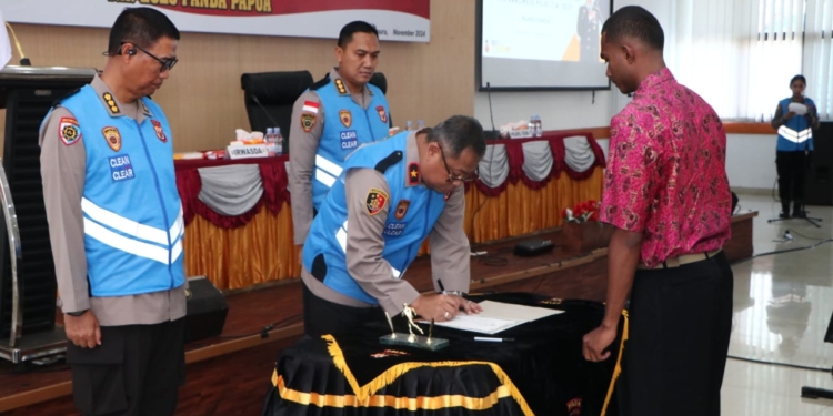 Wakapolda Papua Hadiri Pengambilan Sumpah dan Penandatanganan Pakta Integritas Penerimaan Bakomsus Polri T.A 2025