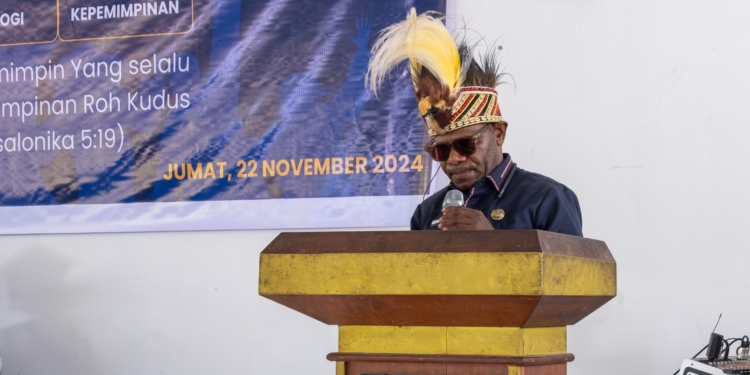 STAK Nabire Gelar Wisuda Sarjana Dan Pasca Sarjana Ke-12, Ini Pesan PJ Gub Papua Tengah