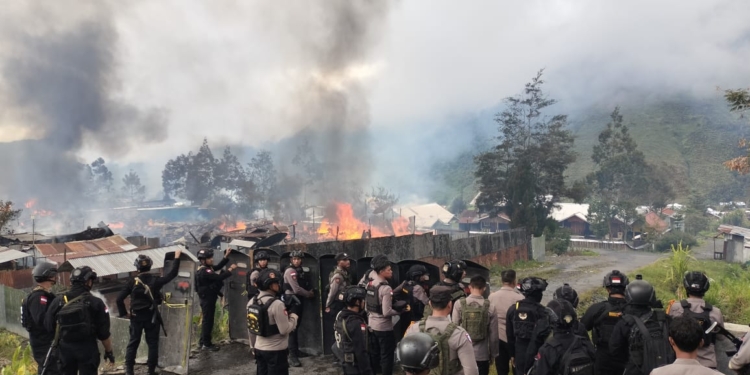 Aksi Saling Serang Para Pendukung di Puncak Jaya, Buat 94 Orang Luka dan 40 Unit Rumah, Ini Kata Kabidhumas