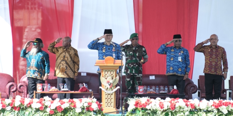 Pimpin Upacara HUT KORPRI Yang Ke-53, PJ Gub Papua Tengah, Anwar Damanik Sampaikan Pesan Presiden RI