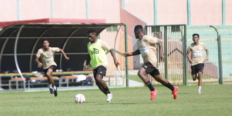 Hadapi Tuan Rumah Persibo, Pelatih Persipura Target Meraih Kemenangan